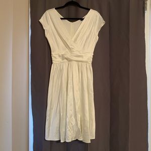 RETROLICIOUS v-neck satin dress